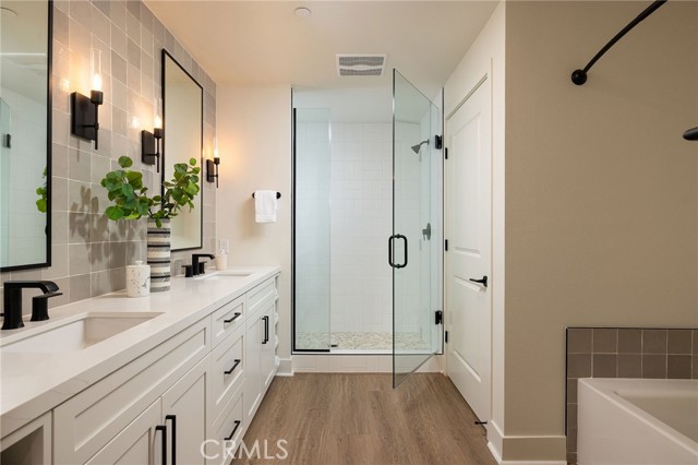 414 Main St., Huntington Beach CA: https://media.crmls.org/medias/228cafc1-d78a-4b97-878b-eb08d622230d.jpg