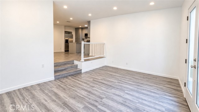 4615 Saloma Avenue photo 10