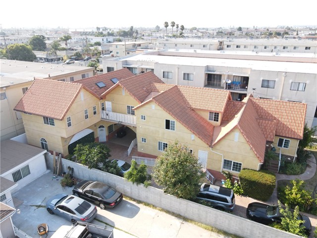 14105 Fonthill Avenue, Hawthorne CA: https://media.crmls.org/medias/228d8546-637a-4c65-822c-20ef048c1d7c.jpg