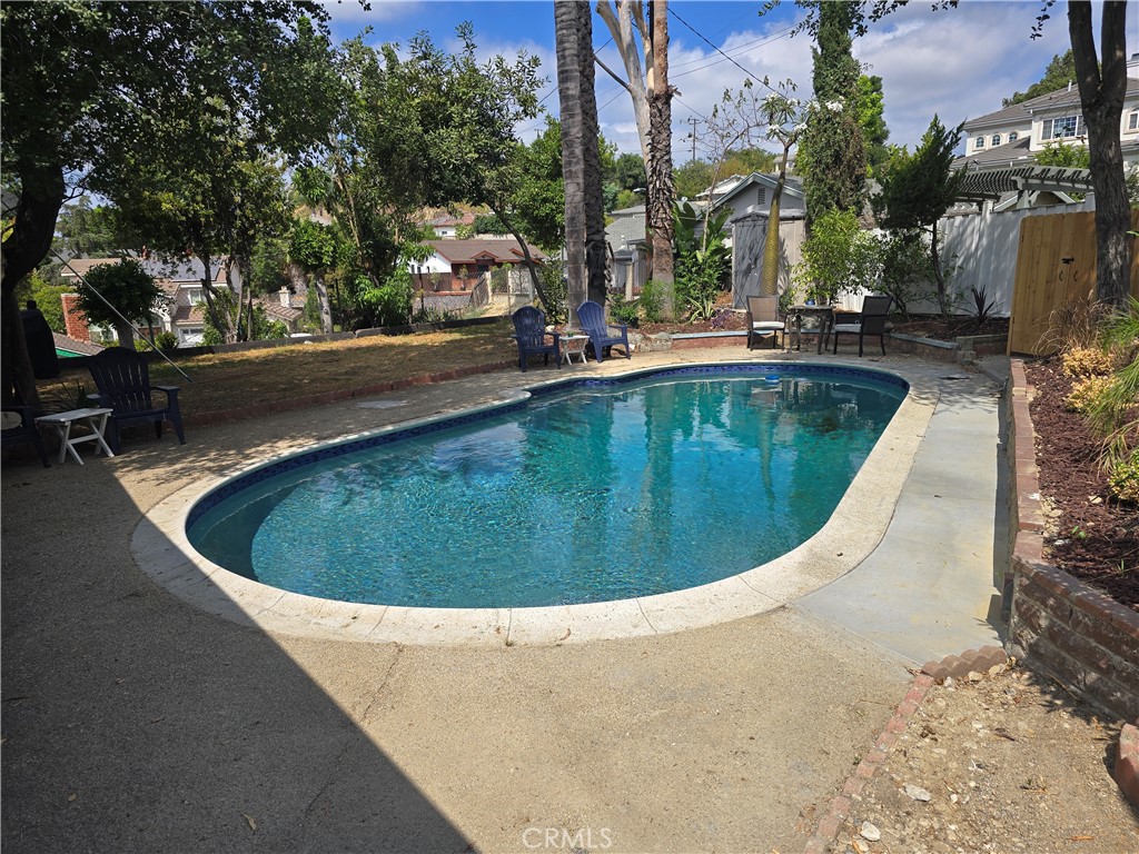 https://media.crmls.org/medias/228db020-ed09-4150-b6b1-ca8568cdb6f2.jpg?preset=X-Large
