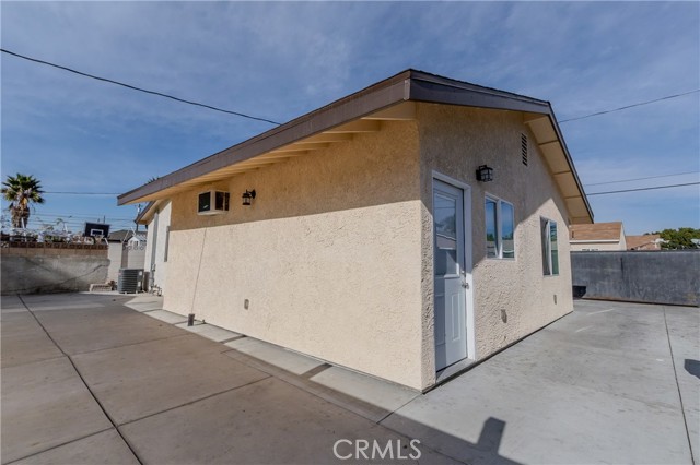 Detail Gallery Image 5 of 34 For 11969 Burton St, North Hollywood,  CA 91605 - 3 Beds | 2 Baths