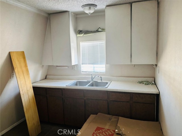 11690 Camp Rock Rd, Lucerne Valley CA: https://media.crmls.org/medias/228f9bf5-44b7-45c0-a5fd-4937a14a96c7.jpg