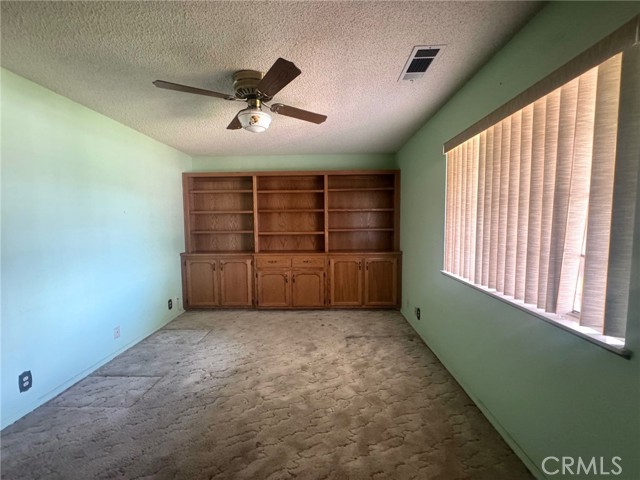 2165 Trenton Court, Merced CA: https://media.crmls.org/medias/229292ad-a35d-4753-a8e7-0e4a25b4830c.jpg