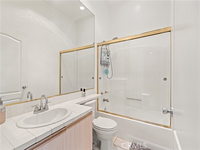 Detail Gallery Image 21 of 30 For 408 W Queen St #111,  Inglewood,  CA 90301 - 3 Beds | 2/1 Baths