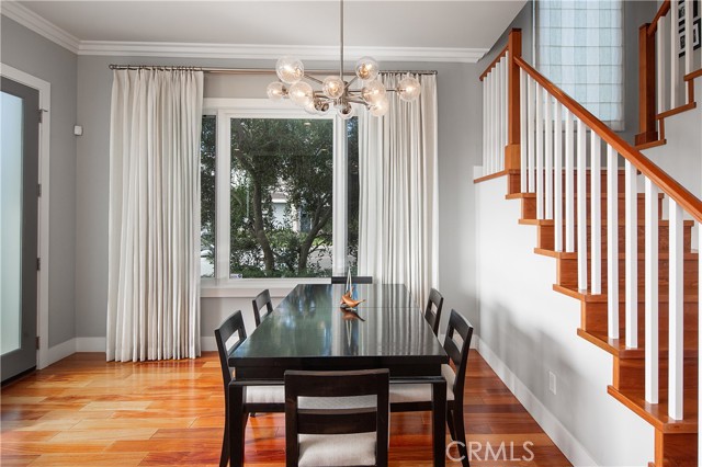 720 Poinsettia Ave, Corona del Mar CA: https://media.crmls.org/medias/22935093-86c9-49a4-b768-10ad4b60c2b9.jpg