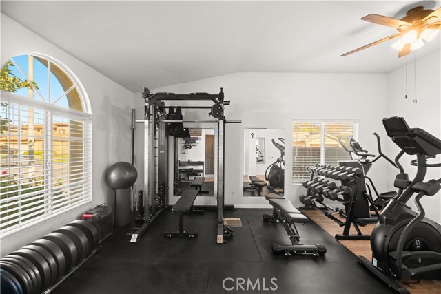 Detail Gallery Image 10 of 49 For 32816 Autumn Wood Cir, Lake Elsinore,  CA 92530 - 3 Beds | 2 Baths