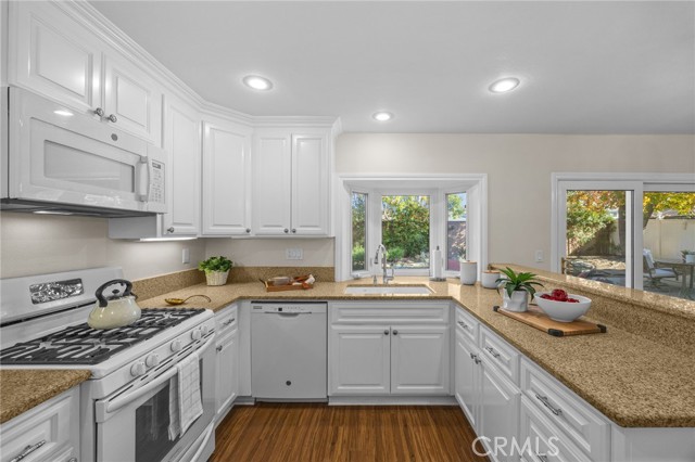 Detail Gallery Image 12 of 41 For 13 Carson, Irvine,  CA 92620 - 4 Beds | 3 Baths