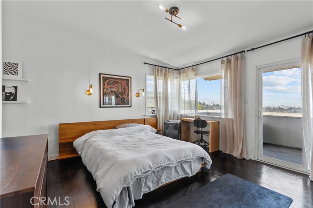 2067 Mayview Drive, Los Angeles CA: https://media.crmls.org/medias/2295a7bc-cd34-4c35-a999-5aed1da9c2b7.jpg
