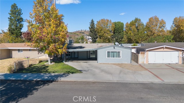 Detail Gallery Image 32 of 39 For 19209 Lonerock St, Canyon Country,  CA 91351 - 4 Beds | 1/1 Baths