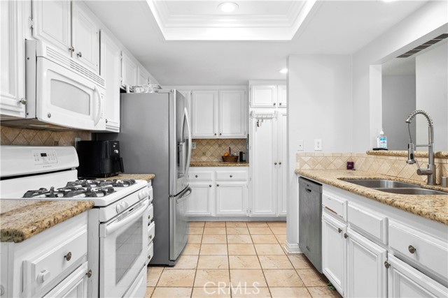 20981 Oakville, Lake Forest CA: https://media.crmls.org/medias/22968e2d-a68c-4db9-9080-33d29685a7c9.jpg