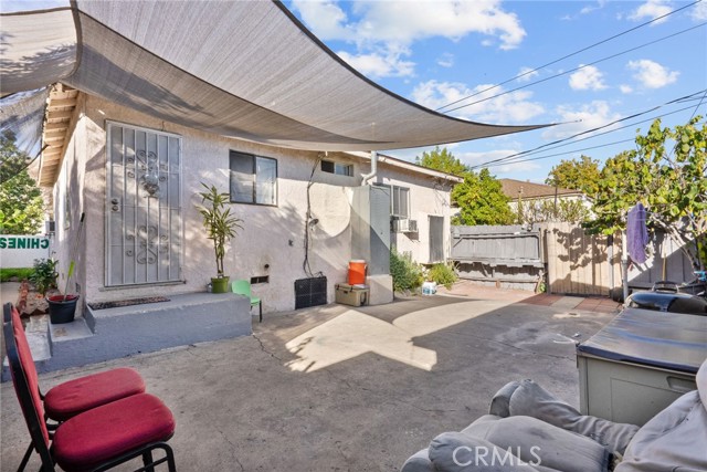 Detail Gallery Image 14 of 23 For 11816 Victory Bld, North Hollywood,  CA 91606 - 4 Beds | 2 Baths