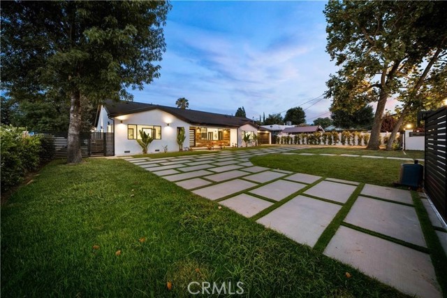 5702 Lubao Avenue, Woodland Hills CA: https://media.crmls.org/medias/2296e2c0-438c-4d4c-9ad9-73783f650e3a.jpg