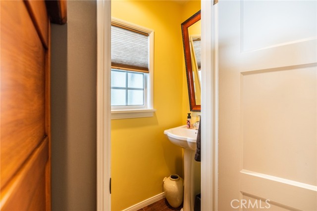 Detail Gallery Image 20 of 20 For 1215 Oak Circle Dr, Glendale,  CA 91208 - 4 Beds | 2/1 Baths