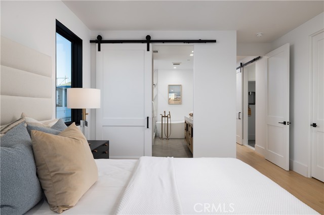 1315 Ocean Avenue, Seal Beach CA: https://media.crmls.org/medias/229703ff-f302-4777-8a31-63d97f9d37f7.jpg