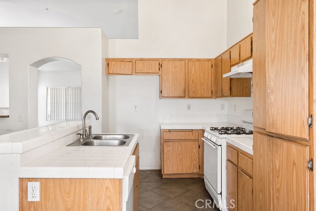 Detail Gallery Image 9 of 33 For 16205 Seville Ave, Fontana,  CA 92335 - 4 Beds | 2 Baths