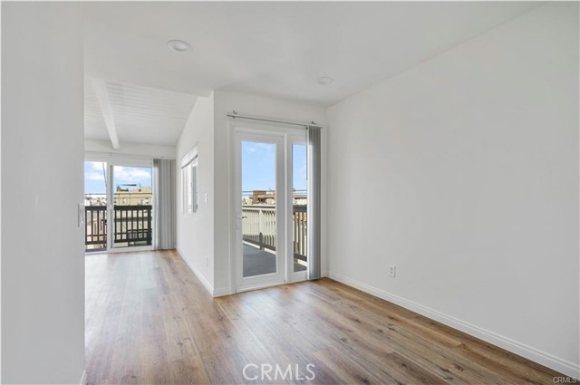 Detail Gallery Image 15 of 31 For 334 Palm Dr, Hermosa Beach,  CA 90254 - 3 Beds | 3 Baths