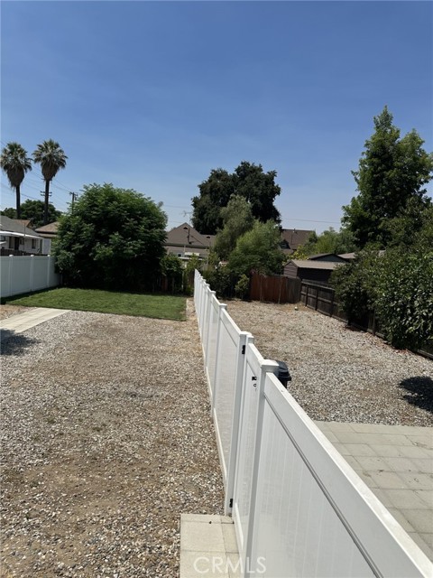 250 SONORA Street, Redlands CA: https://media.crmls.org/medias/2297e01b-83ab-4f2a-be56-47062618e5fc.jpg