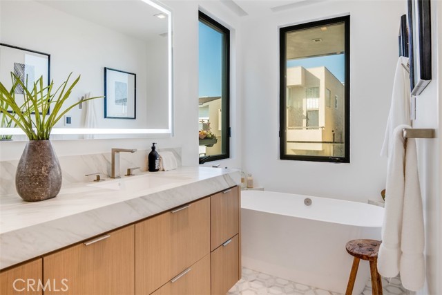 200 40th Street, Manhattan Beach, California 90266, 4 Bedrooms Bedrooms, ,4 BathroomsBathrooms,Residential,Sold,40th,SB22010624