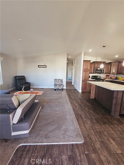 Detail Gallery Image 7 of 24 For 14000 El Evado Rd #70,  Victorville,  CA 92392 - 3 Beds | 2 Baths