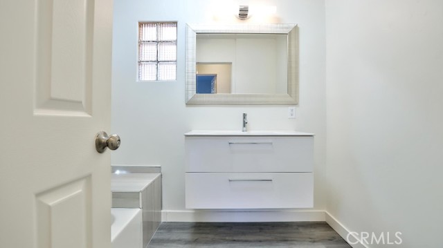 515 S Van Ness Avenue, Santa Ana CA: https://media.crmls.org/medias/229a8080-4782-4b72-8cf9-4c65c55c3dfa.jpg