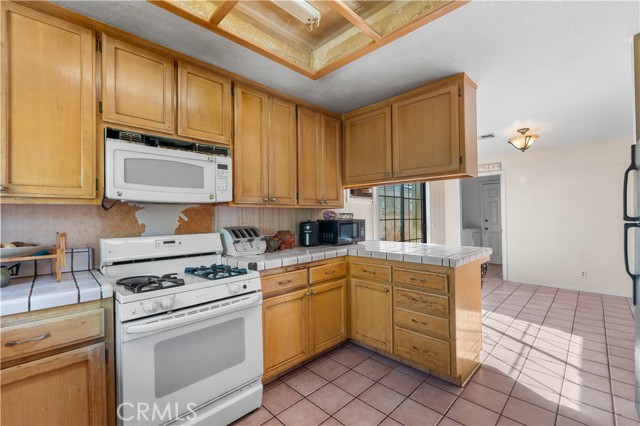 Detail Gallery Image 15 of 38 For 43732 Countryside Dr, Lancaster,  CA 93536 - 3 Beds | 2 Baths