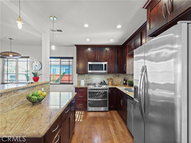 Detail Gallery Image 21 of 57 For 8110 Lesner Ave, Lake Balboa,  CA 91406 - 3 Beds | 2 Baths