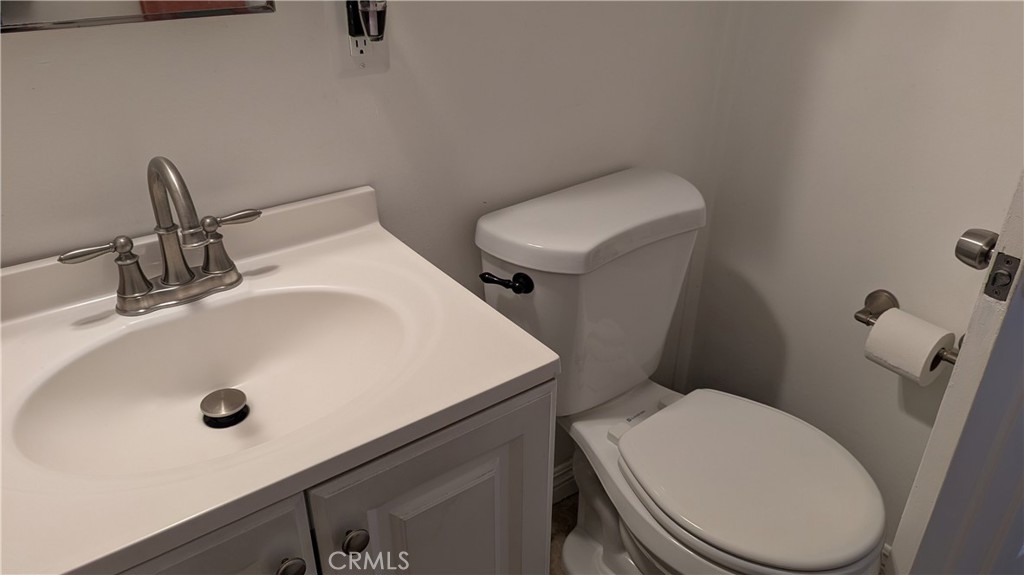 https://media.crmls.org/medias/229b5696-de74-433a-919c-28404082b8c6.jpg?preset=X-Large
