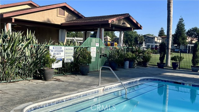 600 Hosking Avenue, Bakersfield CA: https://media.crmls.org/medias/229c07d9-38c5-422a-9eca-6345bc787376.jpg