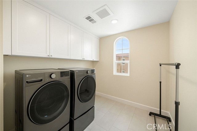 Detail Gallery Image 21 of 27 For 81 Pelican Ln, Irvine,  CA 92618 - 4 Beds | 4/1 Baths