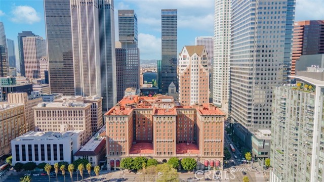515 S Olive Street, Los Angeles CA: https://media.crmls.org/medias/229ccd7c-5cfd-4444-b272-cc40785b083e.jpg