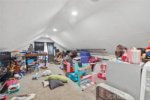 932 Coronado Avenue, Long Beach CA: https://media.crmls.org/medias/229d0b5f-9eec-42bf-9b93-ba2200b8fde5.jpg