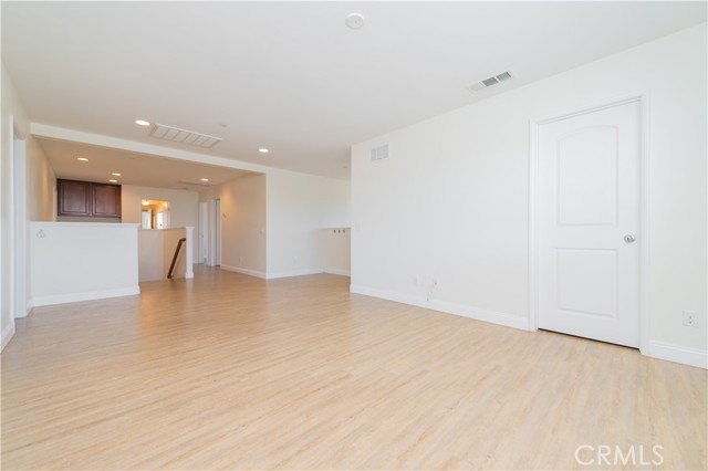 6851 Tourmaline Drive, Eastvale CA: https://media.crmls.org/medias/229da9d1-5304-42d2-bbae-f5e941c633b9.jpg