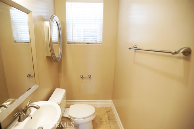 18245 Burbank Boulevard, Tarzana CA: https://media.crmls.org/medias/229f8243-43e4-4b5e-b82d-4fcbcf454a8e.jpg