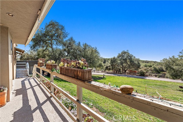 10950 Fox Springs Road, Murrieta CA: https://media.crmls.org/medias/229f8c71-c61f-4d0d-8b60-6755bbe00ab7.jpg