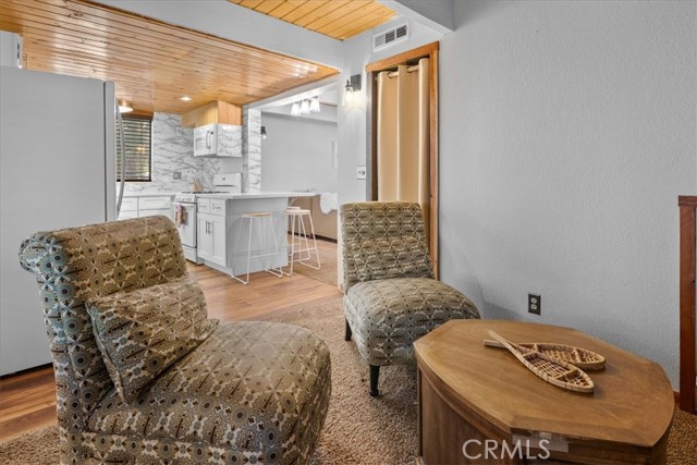 Detail Gallery Image 12 of 30 For 836 E Mountain View Bld, Big Bear City,  CA 92314 - 2 Beds | 2 Baths