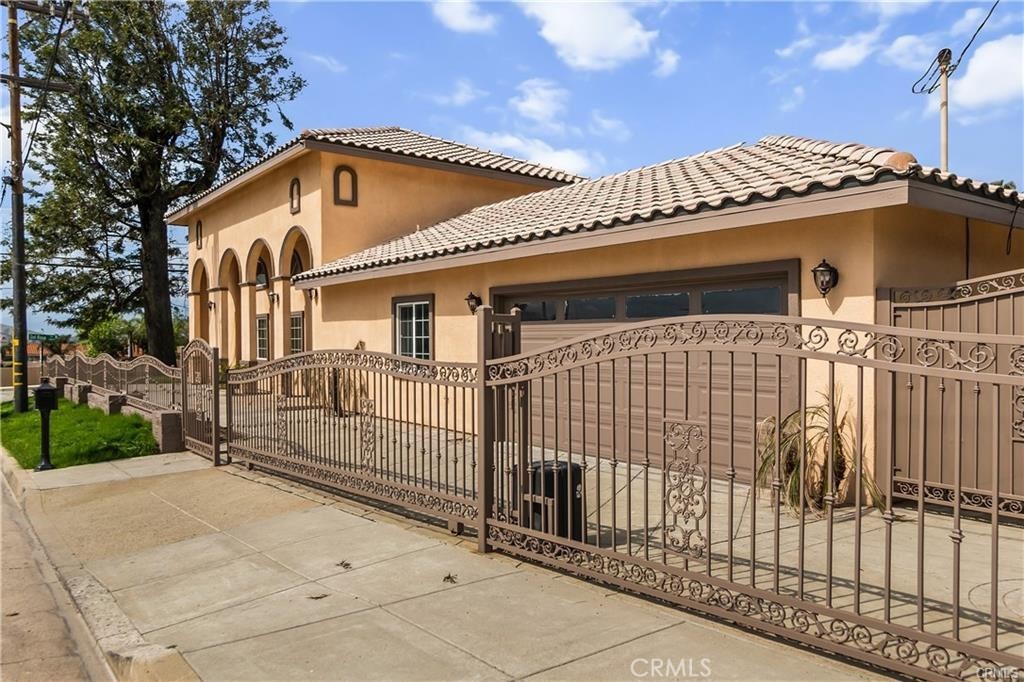 3865 Del Rosa Avenue