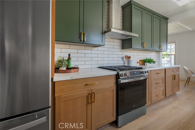 Detail Gallery Image 4 of 39 For 945 N Summer, Anaheim,  CA 92805 - 4 Beds | 3 Baths