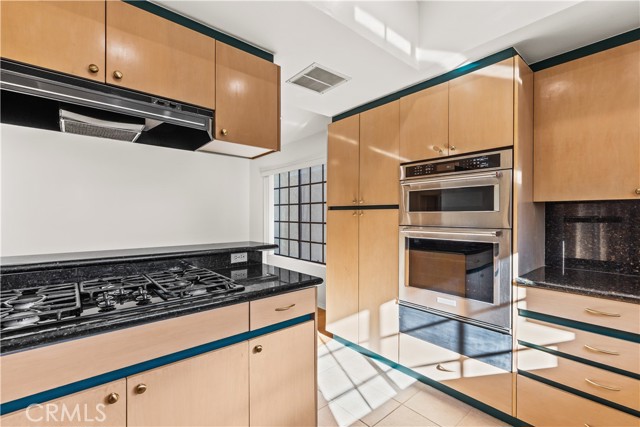 Detail Gallery Image 4 of 20 For 4430 Noble Ave #208,  Sherman Oaks,  CA 91403 - 2 Beds | 2 Baths