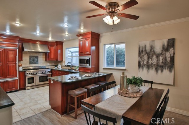 Detail Gallery Image 4 of 19 For 17252 Apel Ln, Huntington Beach,  CA 92649 - 6 Beds | 3 Baths
