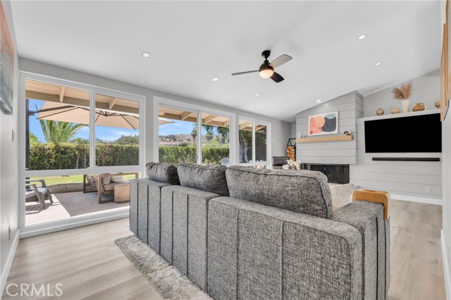 1801 W Chandeleur Drive, San Pedro CA: https://media.crmls.org/medias/22a34004-9f49-4f91-9253-b2793524e28d.jpg
