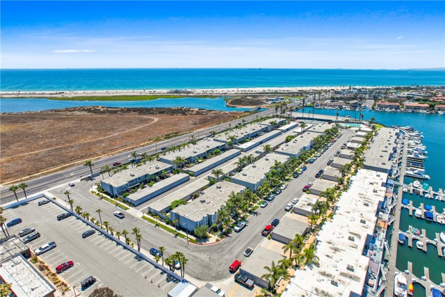4062 Aladdin Drive, Huntington Beach CA: https://media.crmls.org/medias/22a38889-30af-4ee9-80c6-9544bb0ccf01.jpg