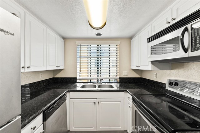 Detail Gallery Image 7 of 19 For 25591 Indian Hill Ln #C,  Laguna Hills,  CA 92653 - 2 Beds | 2 Baths