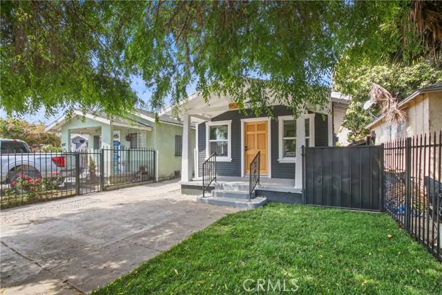 9525 Holmes Avenue, Los Angeles CA: https://media.crmls.org/medias/22a5059c-e0eb-4878-b8cc-956affe71066.jpg