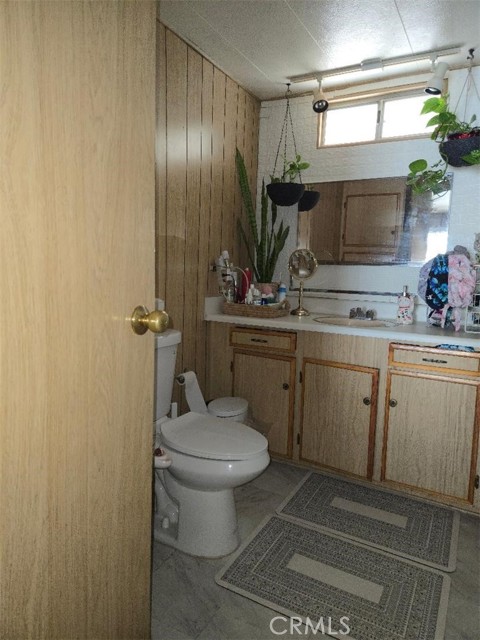 840 E Foothill Boulevard, Azusa CA: https://media.crmls.org/medias/22a52638-f7b5-4bff-80a5-1ef6927ec52e.jpg