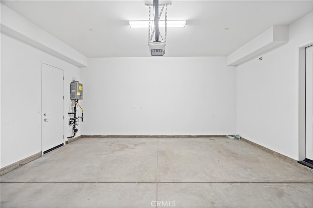 https://media.crmls.org/medias/22a56025-ccbc-426f-a9d4-3de025c4952d.jpg?preset=X-Large