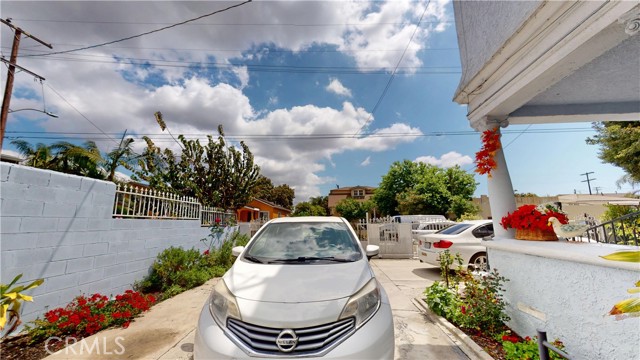 1155 E 58th Drive, Los Angeles CA: https://media.crmls.org/medias/22a5d211-5997-40fe-bd1d-f4604a21006d.jpg
