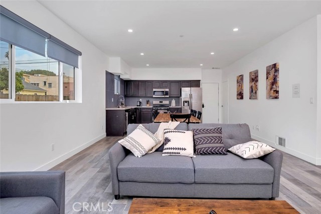 Detail Gallery Image 3 of 27 For 1342 N Kenmore, Los Angeles,  CA 90027 - 3 Beds | 3/1 Baths