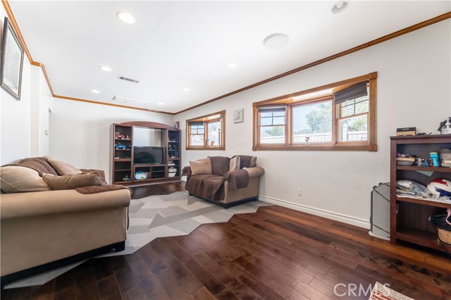 Detail Gallery Image 9 of 57 For 11203 Sheldon St, Sun Valley,  CA 91352 - 4 Beds | 2 Baths