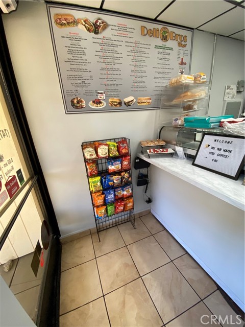 20301 Ventura Boulevard, Woodland Hills CA: https://media.crmls.org/medias/22a7f1c1-1e7b-45a0-b170-a7eda41c7a59.jpg