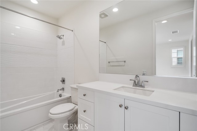 Detail Gallery Image 26 of 40 For 214 Parkwood, Irvine,  CA 92620 - 5 Beds | 5/1 Baths